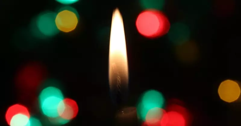 What is the Meaning and History Behind Christmas Candlelight Services?