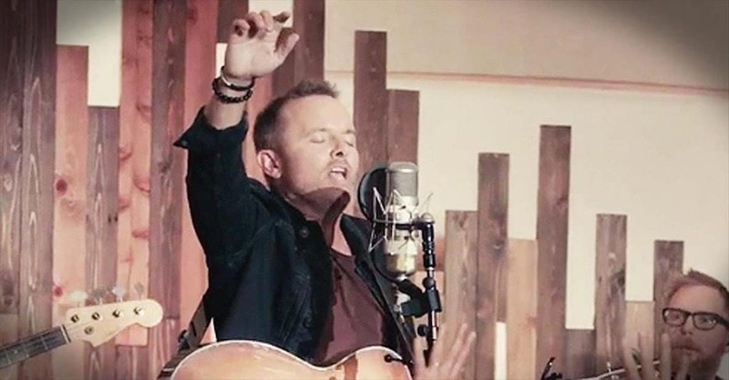 ‘He Shall Reign Forevermore’ – Live Chris Tomlin Performance
