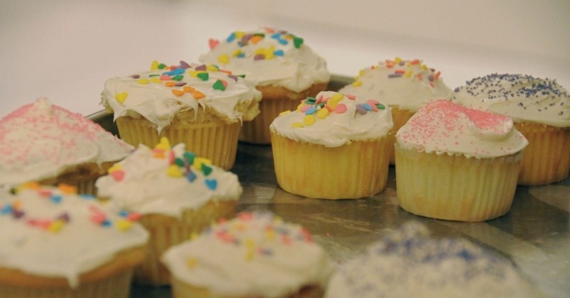 5. Make "Back to School" cupcakes
