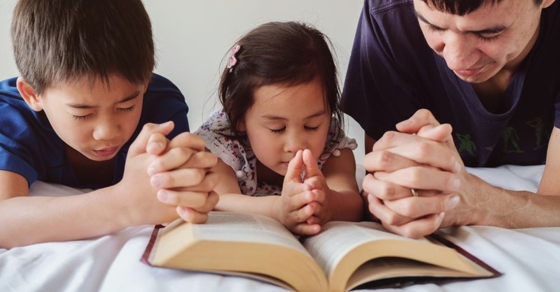 2. Pray with your kids. 