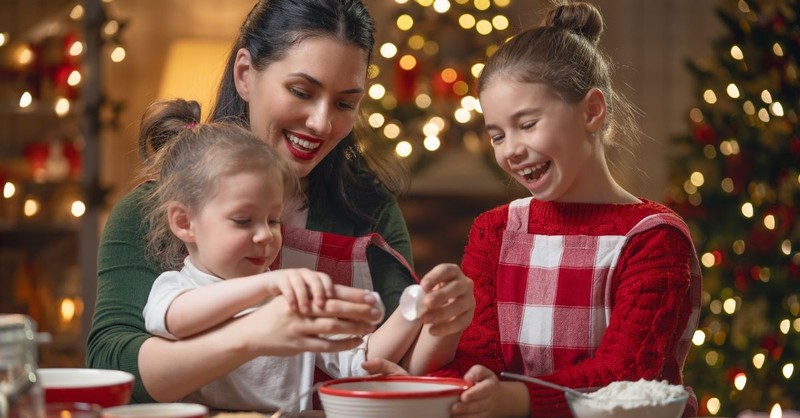 Busy Moms and the Holidays: How Do They Do it All? 