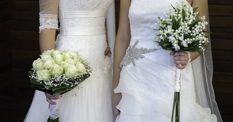 Las Vegas Advertises Lesbian Wedding on TV