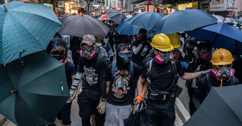 Christian Volunteers in Hong Kong Stand Between Police and Protesters, Hope to End the Violence