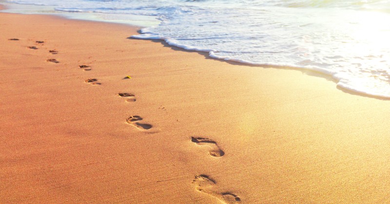 'Footprints in the Sand' Beautiful Meaning &amp; Biblical Hope