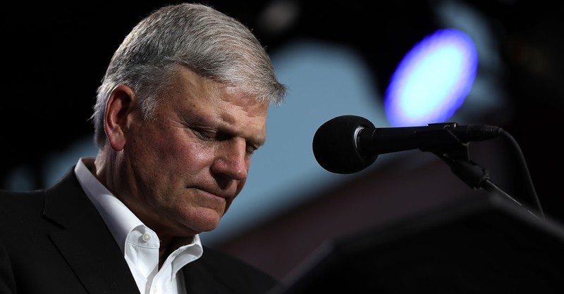 700 People Give Their Lives to Christ during Franklin Graham's 'God Loves You' U.K. Tour