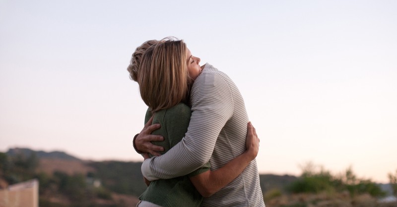 husband and wife hugging each other, things husband needs to know about emotional support