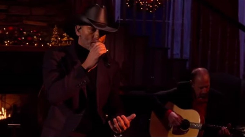 'It Wasn't His Child' Country Christmas Performance from Tim McGraw