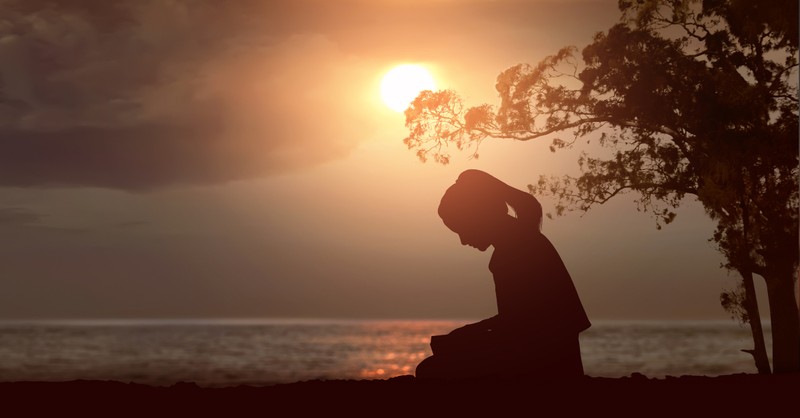 girl praying outside with sunset, prayer quotes