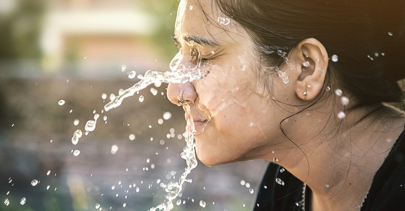 woman splashing her face with water, woman at the well