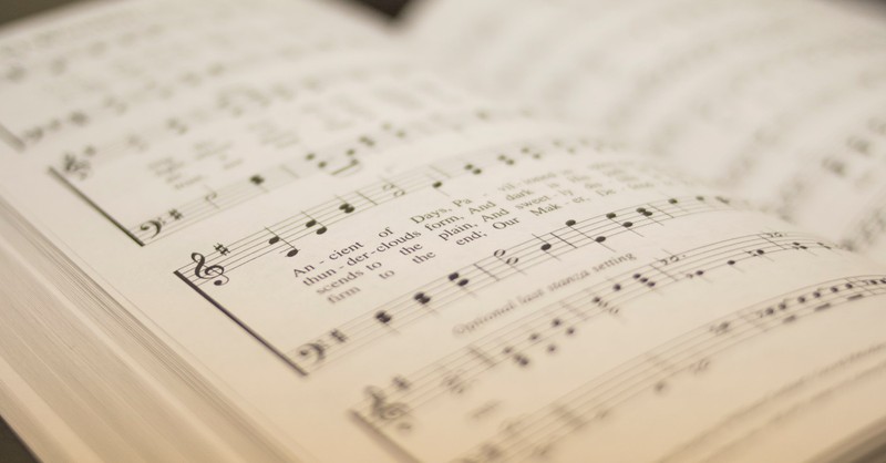 10 Amazing Hymns Perfect for Thanksgiving Day