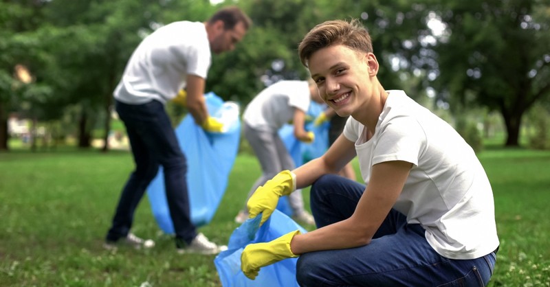 Teenage volunteer cleaning up a park