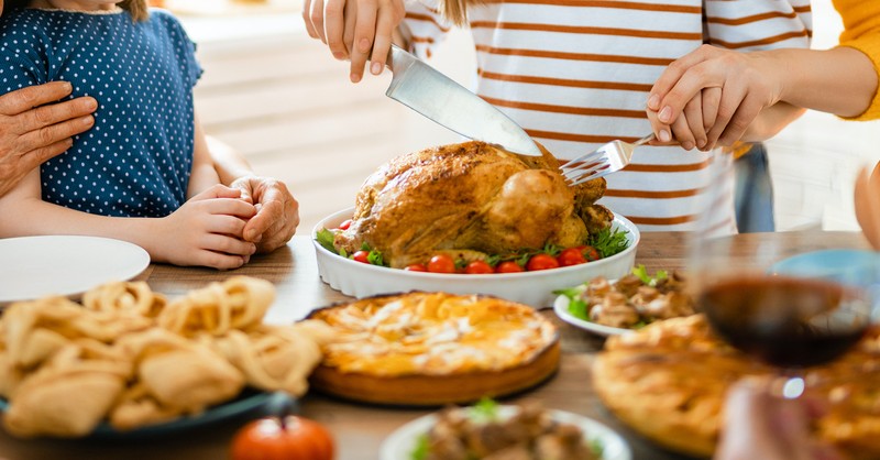 Police Serve Thanksgiving Meals to Illinois Community