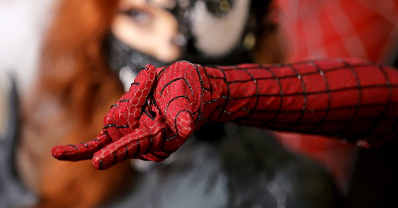 spider-man glove, things parents should know about Spider-Man No Way Home
