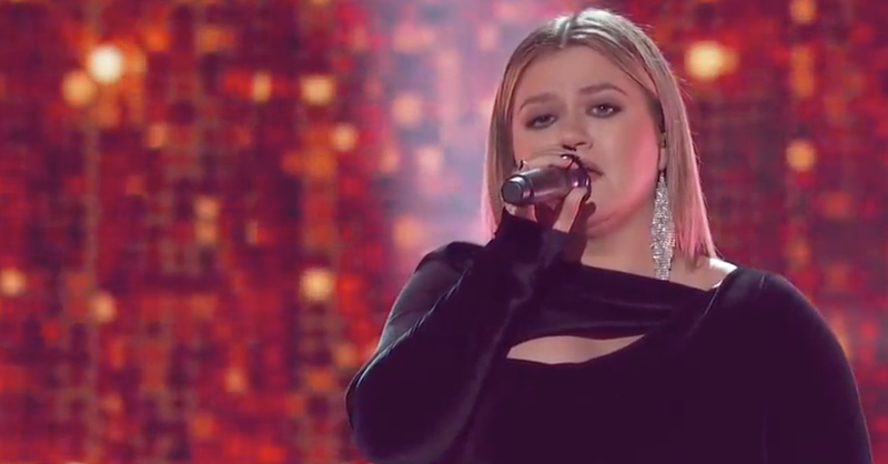 Kelly Clarkson Performs 'I Will Always Love You' Dolly Parton Tribute