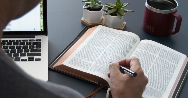 The 7 Best Theology Certificate Programs for Bible and Ministry Studies
