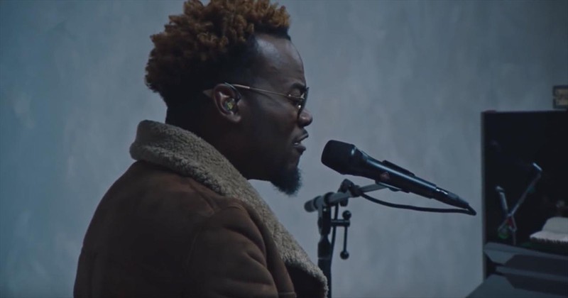 Watch Travis Green's Live Rendition of 'Perform'