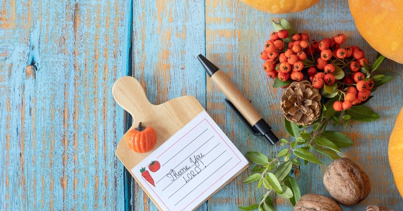 Cutting board with a note on it that says "thank you Lord!"