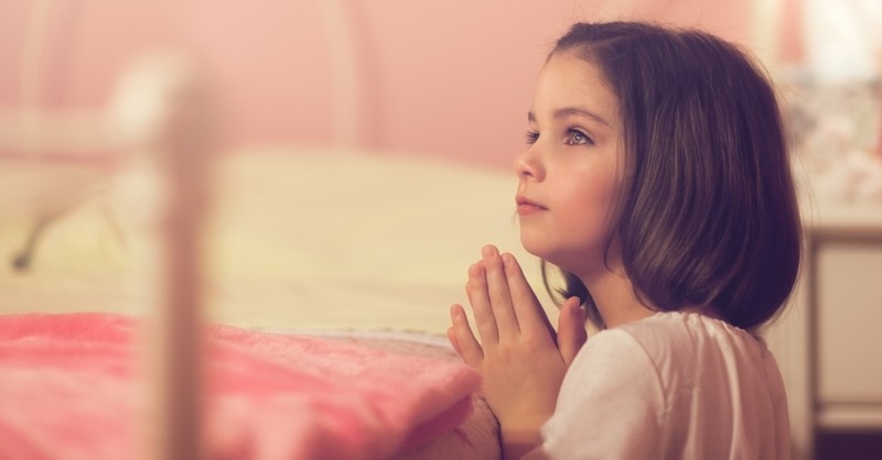 Little girl praying at bedtime