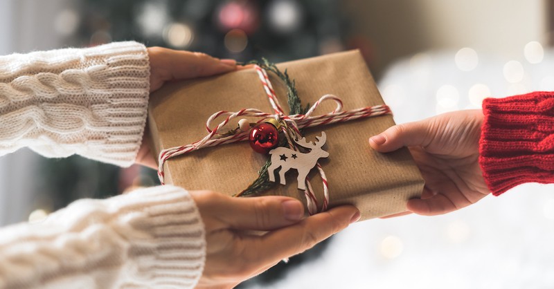 How to Give Christmas Gifts When Money Is Tight
