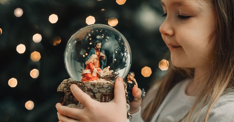 3 Ways to Keep Jesus at the Center of Your Christmas This Year