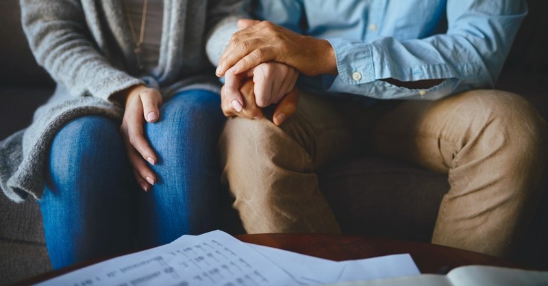 grieving couple holding hands, how to deal with grief