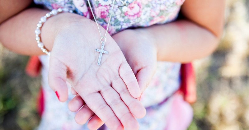 Students Take a Stand after School Labels Cross Necklace ‘Offensive’