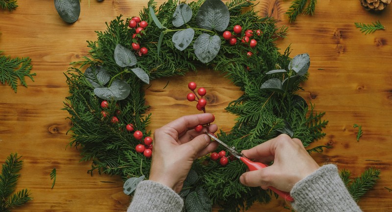 Decorating a Wreath for Christmas and Advent