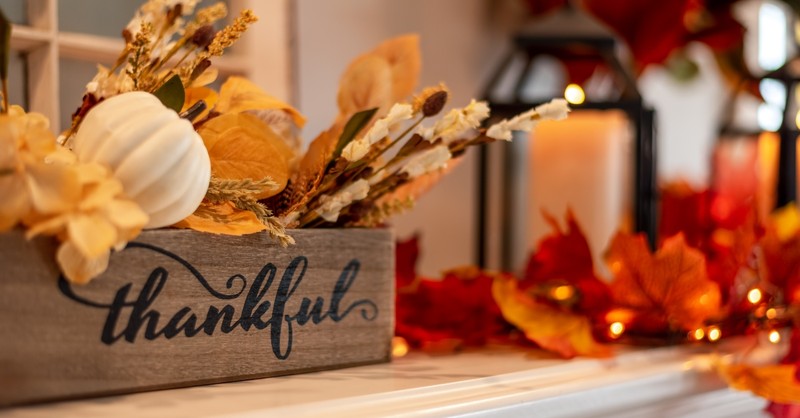 Box of Thanksgiving decorations that say "grateful"