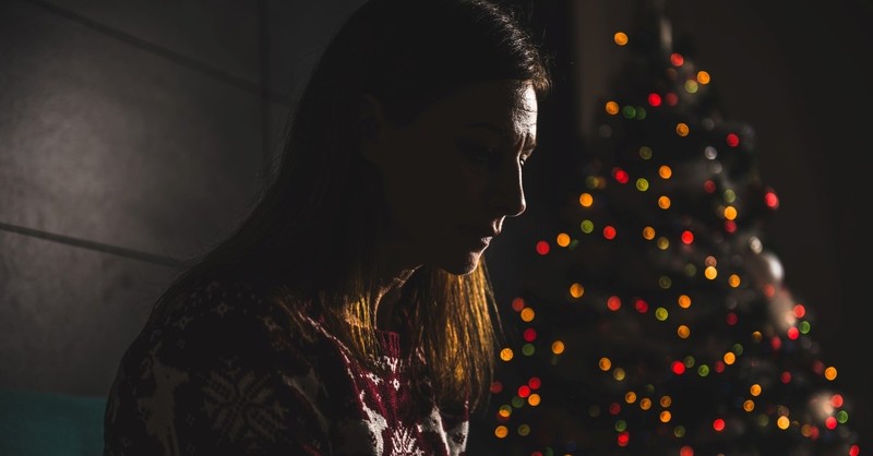 10 Prayers for Comfort for People Feeling Loneliness Around the Holidays