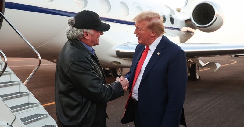 Franklin Graham Meets with Donald Trump during Southern Border Tour