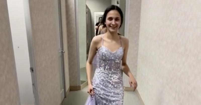 Teen Who Lost Her Mom Sobs When Friend’s Mom Steps in to take Her Prom Dress Shopping