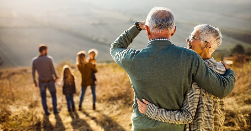 4 Ways Grandparents Can Step Back and Let Parents Embrace Their Role