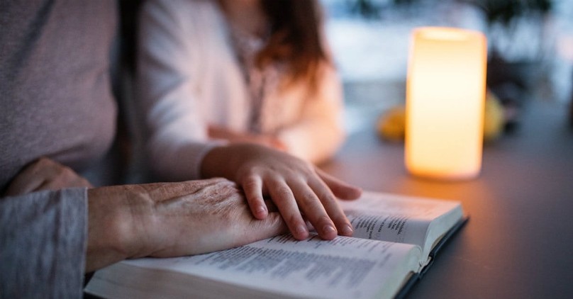 12 Meaningful Ways to Pray with Your Grandchildren