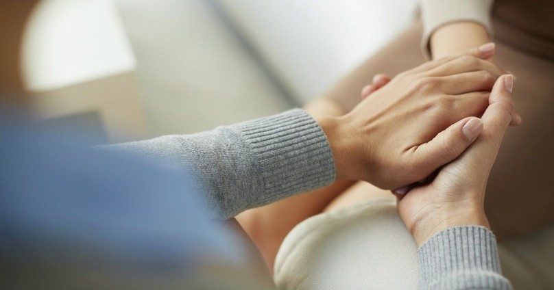 4 Ways to Encourage a Hurting Friend