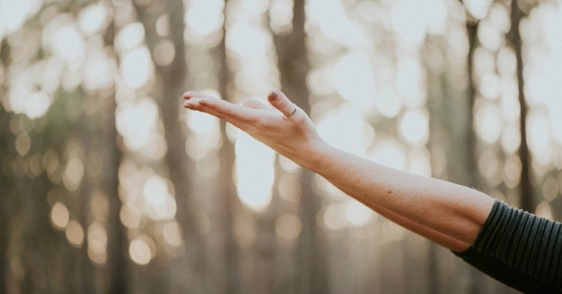 5 Things Christians Should Do in a World that Opposes the Faith