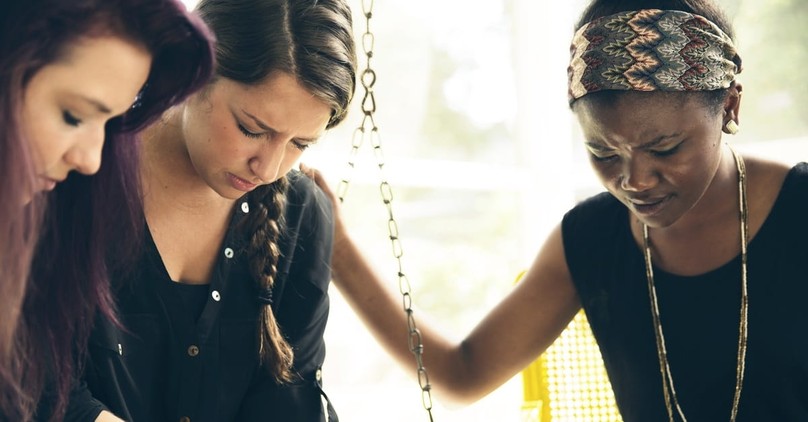 7 Steps to Successfully Hosting a Women's Bible Study in Your Home