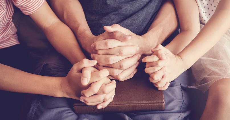 6 Reasons You Should Pray Together as a Family