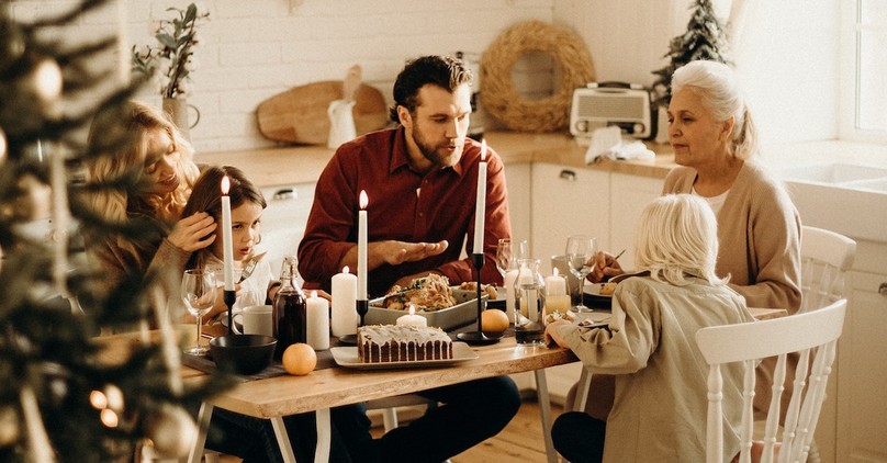 How to Approach Controversial Topics with Family This Christmas