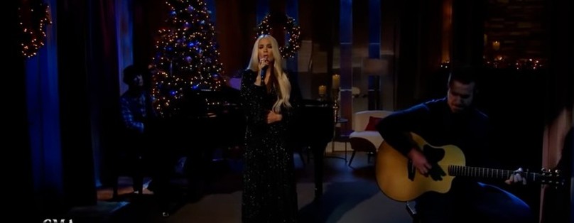 Carrie Underwood Sings 'Mary, Did You Know?' At CMA Country Christmas