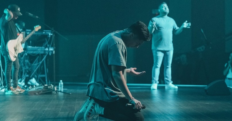 4 Ways Trendy Church Culture Is Making You Spiritually Weak