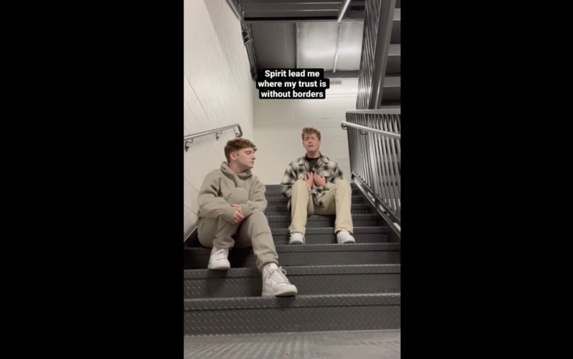 2 Men In Empty Stairwell Sing Chilling Rendition Of ‘Oceans (Where Feet May Fail)’