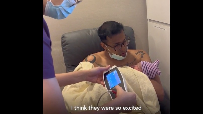 Dad Holding Daughter’s Hand After Labor Goes Viral For All The Right Reasons