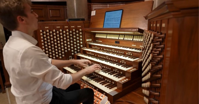 ‘Hallelujah Chorus’ Played on 129-Ranks Pipe Organ