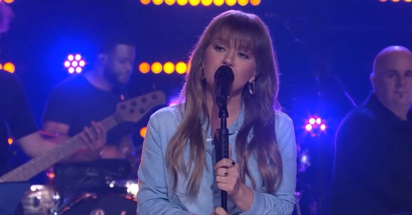 Kelly Clarkson Wows with 'You For Christmas' Performance in Lyric Video