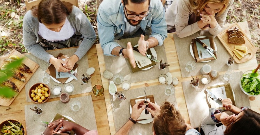 3 Ways You Can Better Handle Hard Holiday Conversations