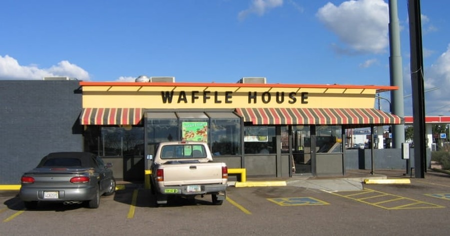 5-Year-Old Feeds, Prays with Homeless Man in Waffle House