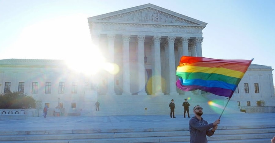 Supreme Court Strikes Down Bans on Same-Sex Marriage