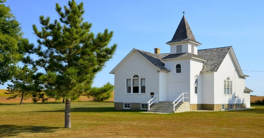 Pastor Averts Crisis When Crazed Man with Gun Enters Church