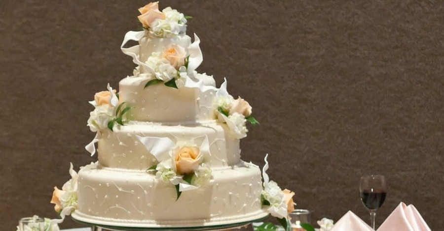 Oregon Cake Makers Must Pay $135,000 after Refusing to Make a Cake for Gay Wedding