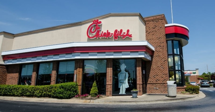 Chick-fil-A Restaurants Operate on Sunday to Provide Meals for Flood Victims